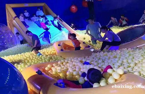 成都最新粉萌猪乐园大型充气鲸鱼岛设备租赁 成都最新粉萌猪乐园大型充气鲸鱼岛设备租赁