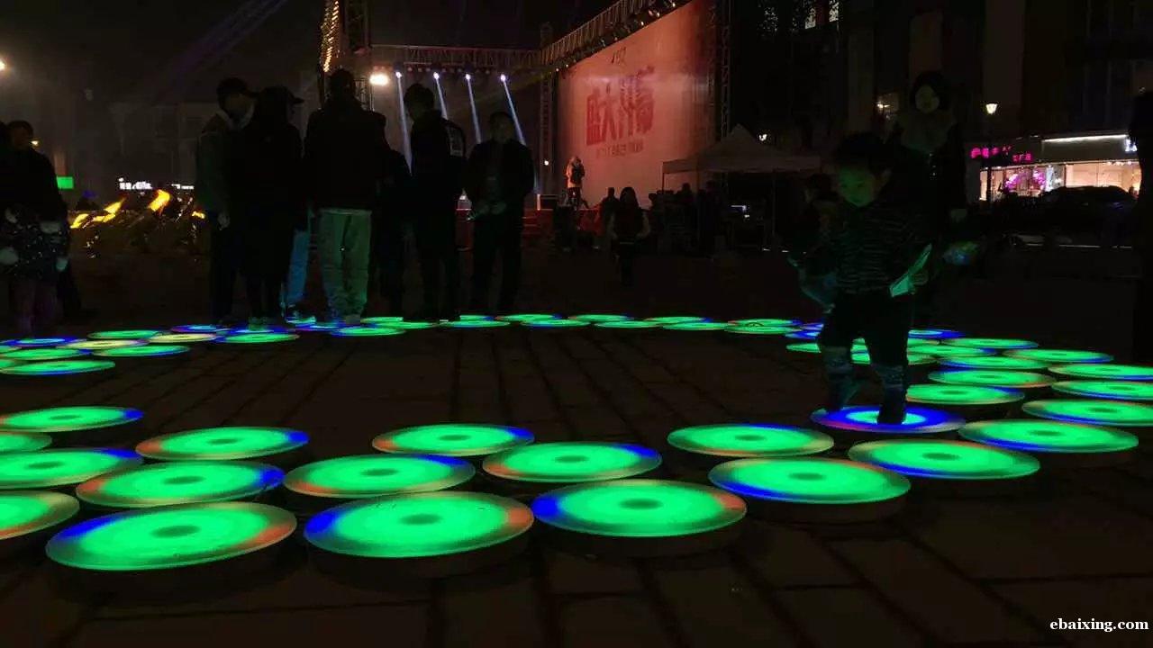 成都音乐庆典地板钢琴彩色地灯彩色跑设备低价出租 成都音乐庆典地板钢琴彩色地灯彩色跑设备低价出租