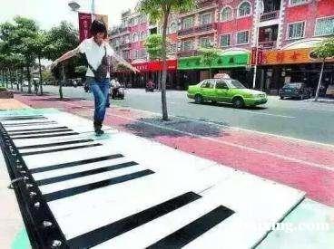 成都音乐庆典地板钢琴彩色地灯彩色跑设备低价出租 成都音乐庆典地板钢琴彩色地灯彩色跑设备低价出租