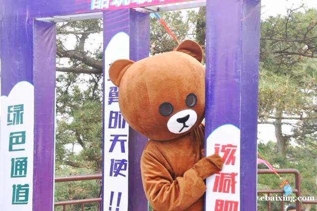 成都网红款巨型扭蛋机撑场面瘦身门低价出租 成都网红款巨型扭蛋机撑场面瘦身门低价出租