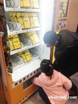 成都暖场设备亚克力抓钱机出租网红幸运盒子低价出租 成都暖场设备亚克力抓钱机出租网红幸运盒子低价出租