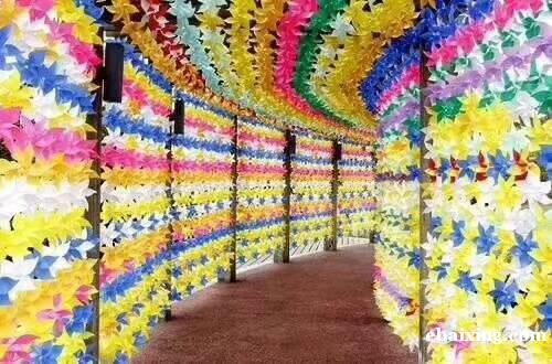 成都网红七彩色板彩虹滑道出租金牌旋转风车展道具低价出租 成都网红七彩色板彩虹滑道出租金牌旋转风车展道具低价出租