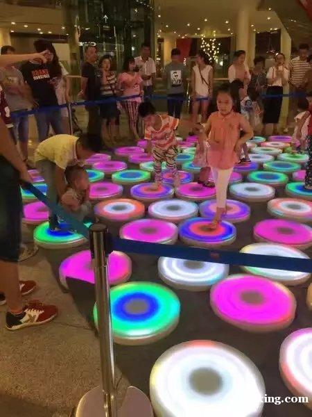 成都彩虹跳跳板彩色跑出租脚踩音乐节地板钢琴低价出租 成都彩虹跳跳板彩色跑出租脚踩音乐节地板钢琴低价出租