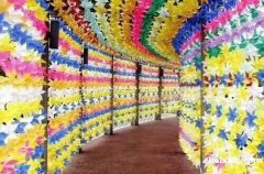 成都网红七彩色板彩虹滑道出租金牌旋转风车展道具低价出租 成都网红七彩色板彩虹滑道出租金牌旋转风车展道具低价出租